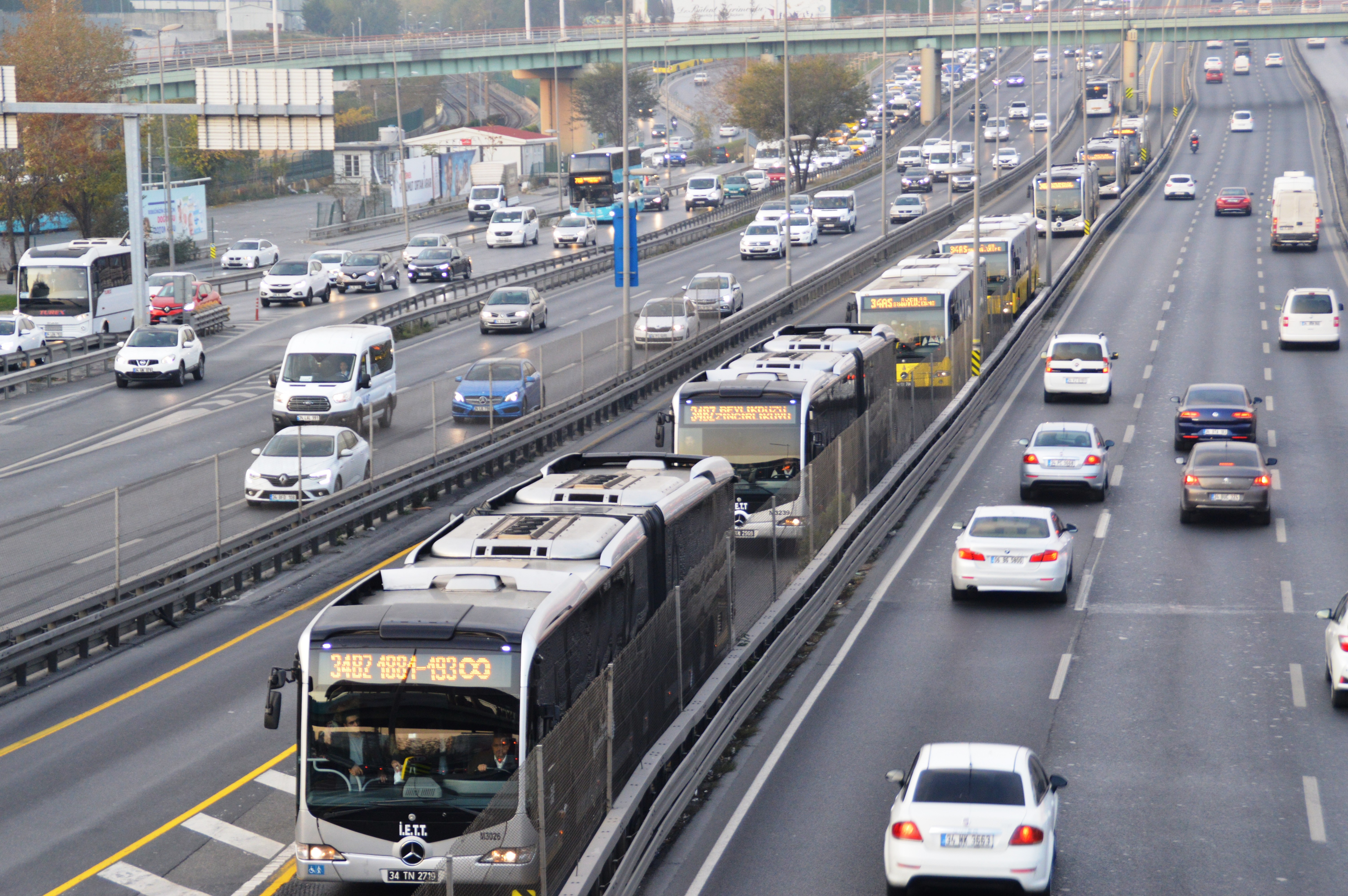 Yılbaşında toplu taşıma ücretsiz mi olacak? Yılbaşında ulaşım ücretsiz mi? 1 Ocak 2025 Çarşamba İstanbul'da Marmaray, metro, otobüs, metrobüs bedava mı olacak?