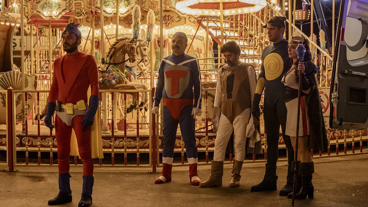 BENİM BABAM BİR KAHRAMAN OYUNCULARI KİMLER?