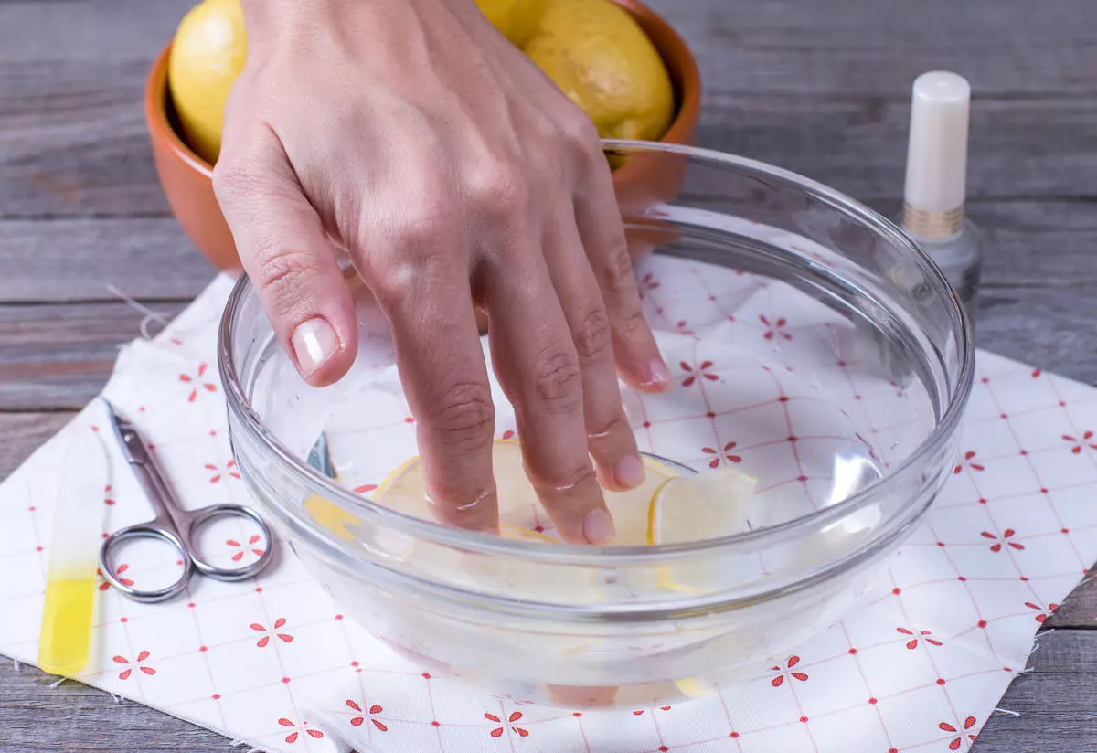 ​Asetonsuz Oje Nasıl Çıkarılır?