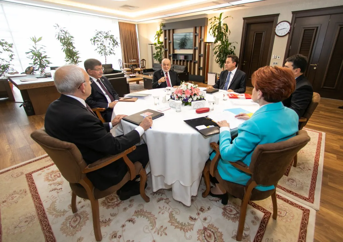 6'lı masada 'adayımız kim olacak' krizi
