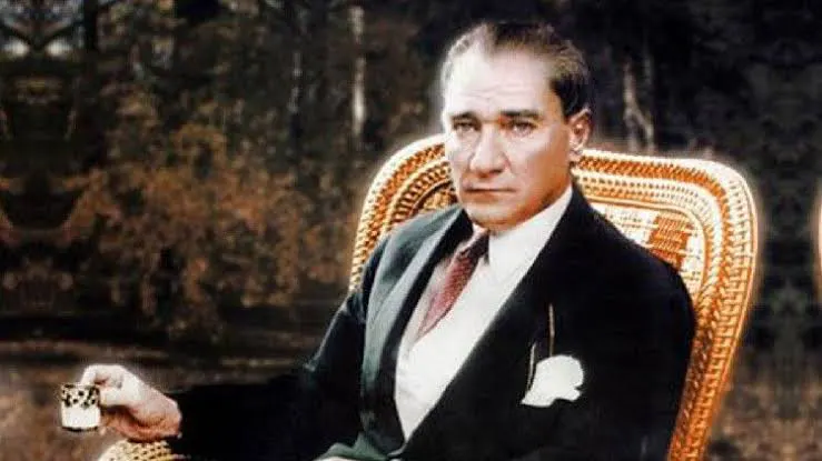 Atatürk'ün kısaca hayatı ? Atatürk kimdir ? Atatürk' ün önemi nedir? Atatürk' ün katıldığı savaşlar hangisidir ?