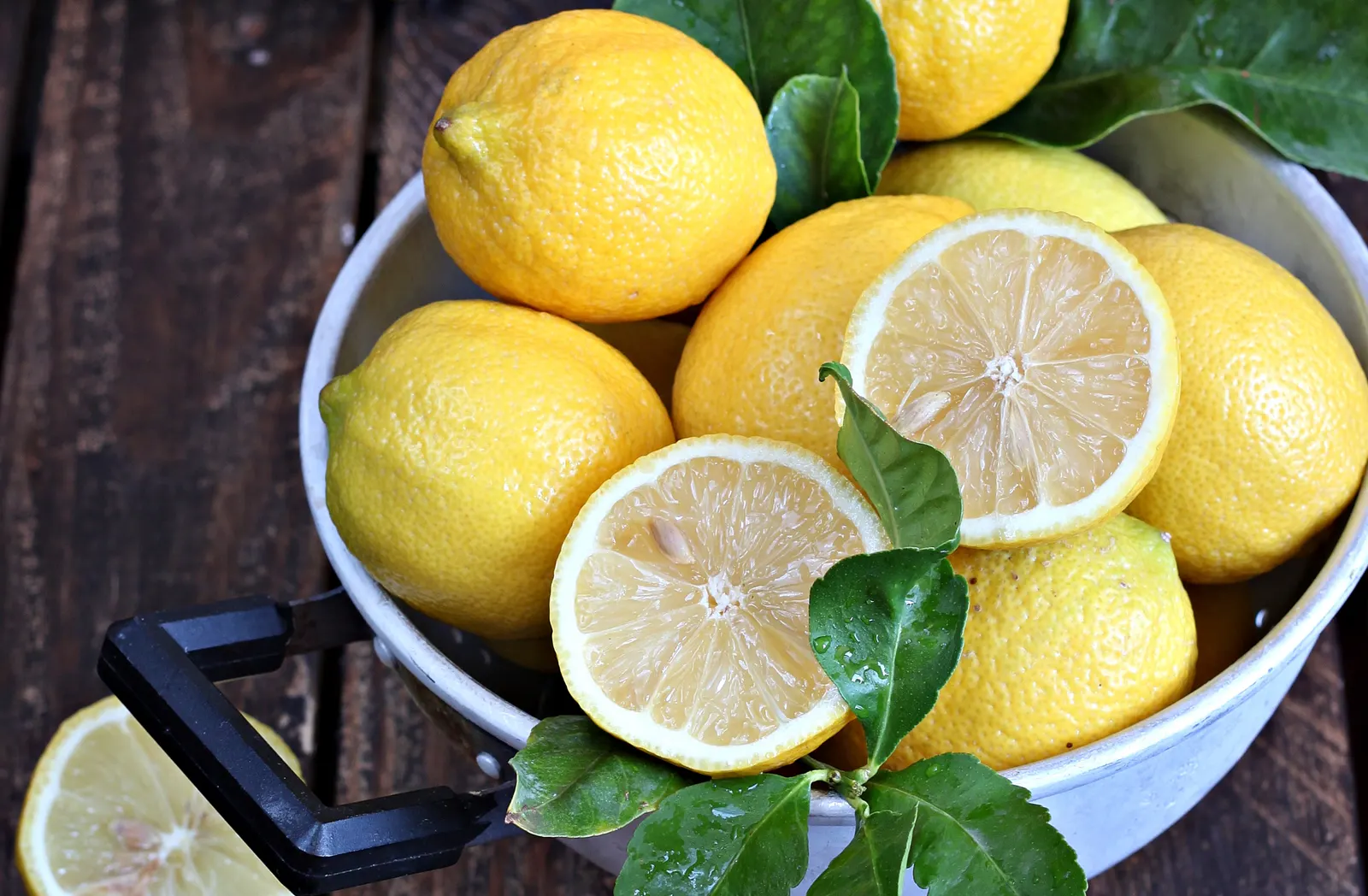 Bu Yöntemle Limonu Kesmeye Son! Pratik Çözüm ile Limonun Suyunu Anında Alın!
