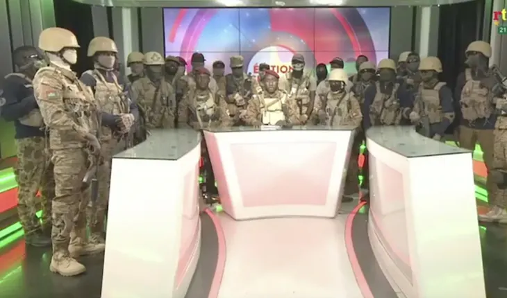 Burkina Faso'da ordu iktidara el koydu