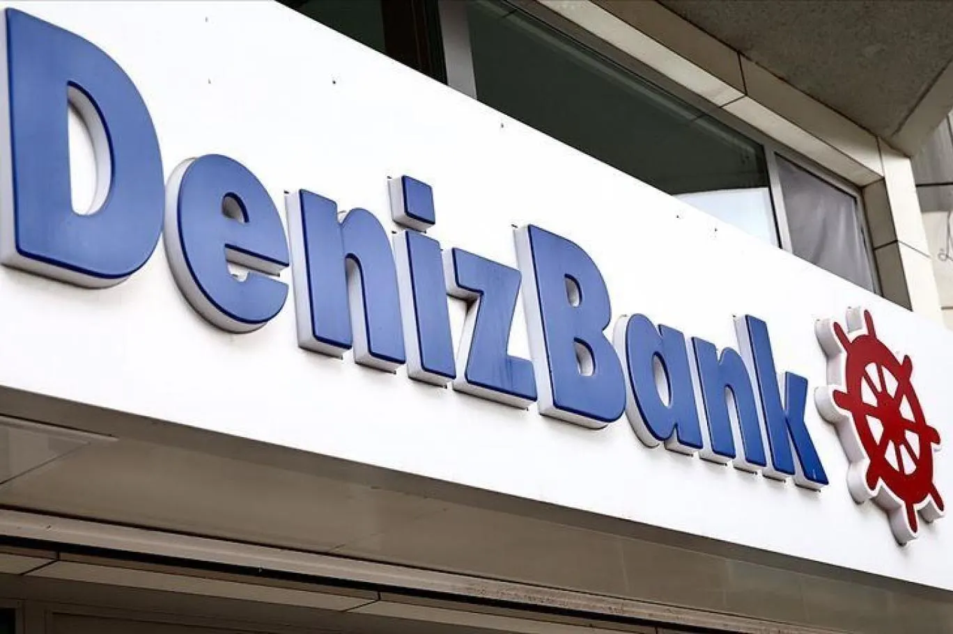 Denizbank, çalışanlarına "yılbaşı eğlencesi" için 1000 lira yatıracağını açıkladı