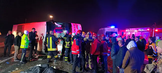 Diyarbakır'da yolcu otobüsü devrildi: 5 ölü, 23 yaralı
