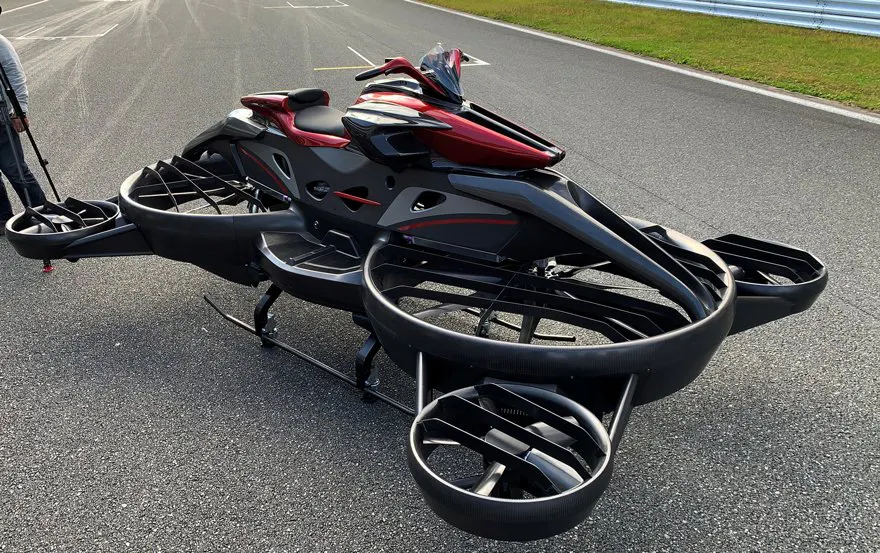 Dünyanın ilk uçan motosikleti ABD'de görücüye çıktı