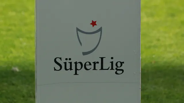 Eski adıyla Türkiye 1. Futbol Ligi, son yıllardaki ismiyle Süper Lig'in 64 yıllık geçmişinde birçok rekora imza atıldı.