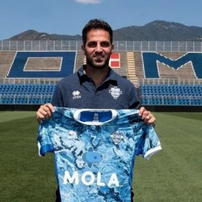 Fabregas, Como ile sözleşme imzaladı