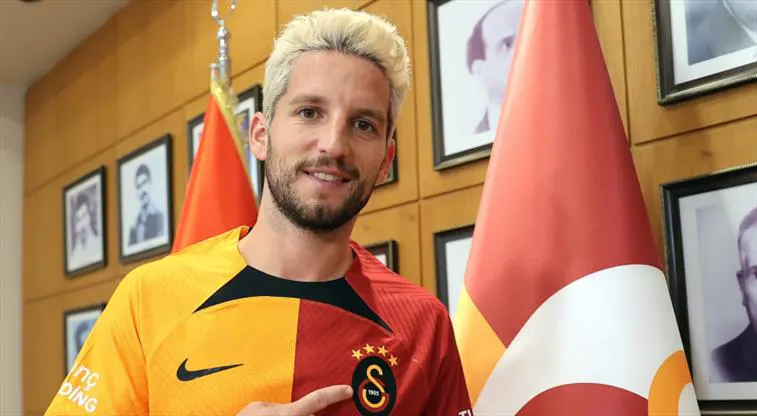 Galatasaray Mertens'i resmen açıkladı.