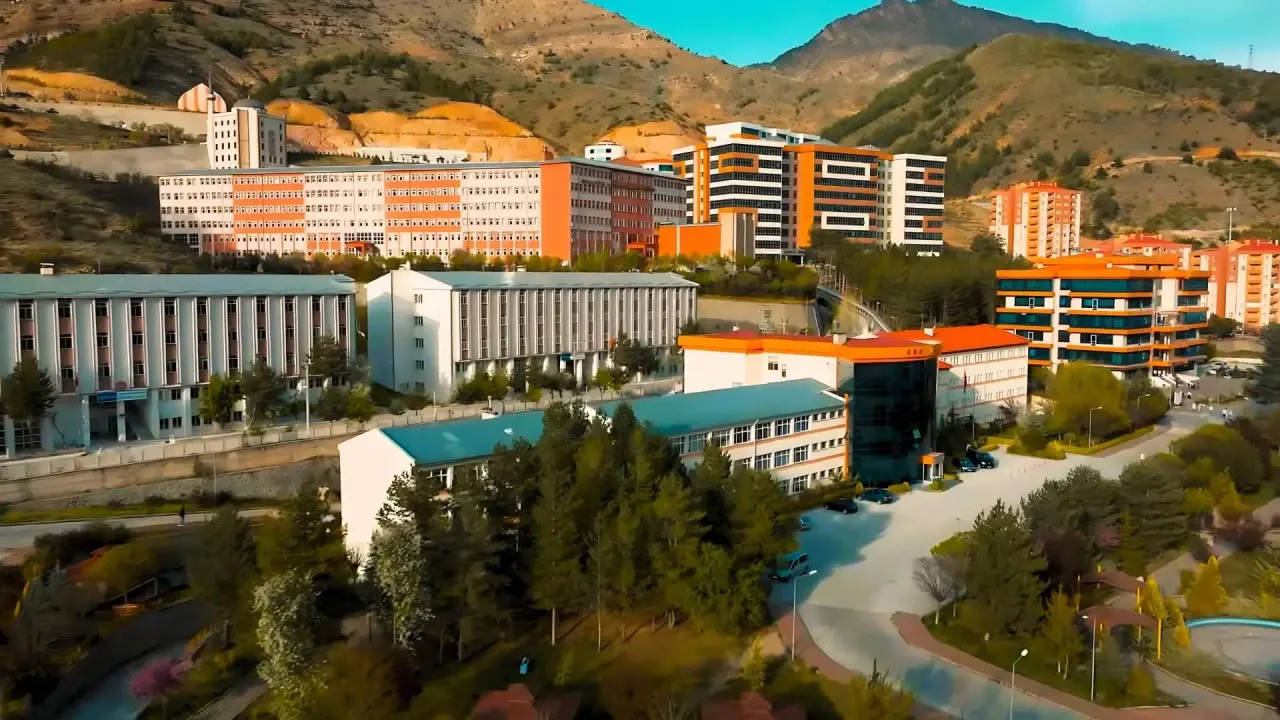 GÜMÜŞHANE ÜNİVERSİTELERİ YKS TABAN PUANLARI VE ÖSYM BÖLÜMLER LİSTESİ 2026 || YKS 150, 160, 170, 180, 190, 200, 210, 220, 230, 240, 250, 260, 270, 280, 290, 300, 310, 320, 330, 340, 350, 360, 370, 380, 390, 400 puanla Gümüşhane'de nereye, 2 ve 4 yıllık hangi bölümlere gidilir? TYT, AYT Gümüşhane devlet üniversiteleri listesi
