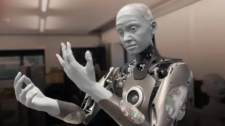 İnsansı robot Ameca yeni yetenekler kazandı: İşte videosu