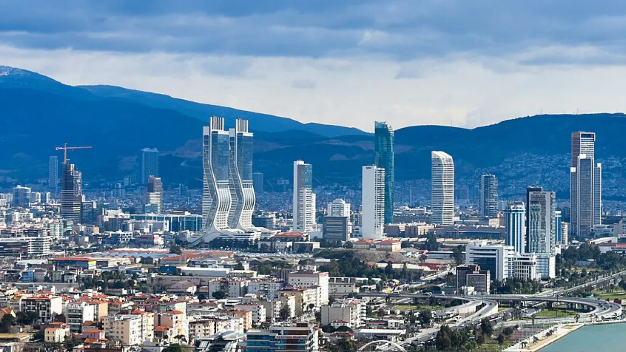 İzmir’in En Kalabalık İlçesi Neresidir?
