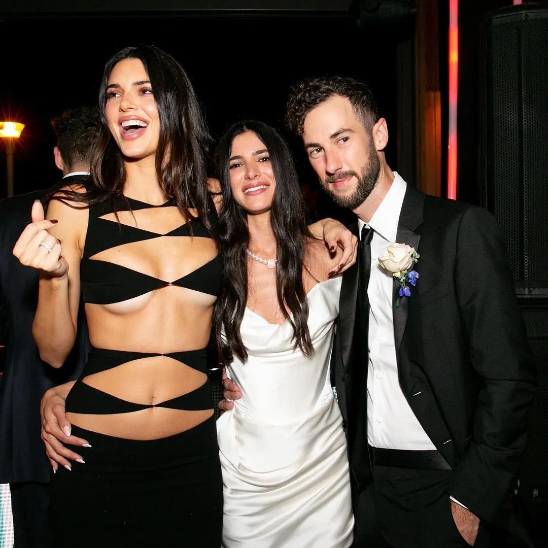 Kendall Jenner'in mini etekle imtihanı