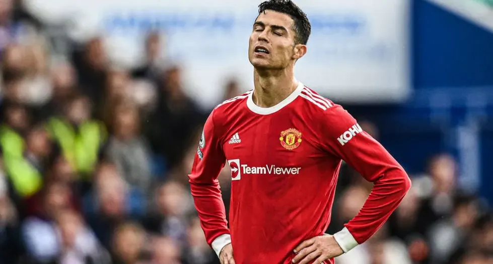 Manchester United efsanesi Rio Ferdinand, Cristiano Ronaldo hakkında konuştu: "Gitmek için yalvarsa bile takımdan ayrılamaz"