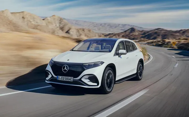 Mercedes'in en pahalı elektrikli otomobili üretime girdi