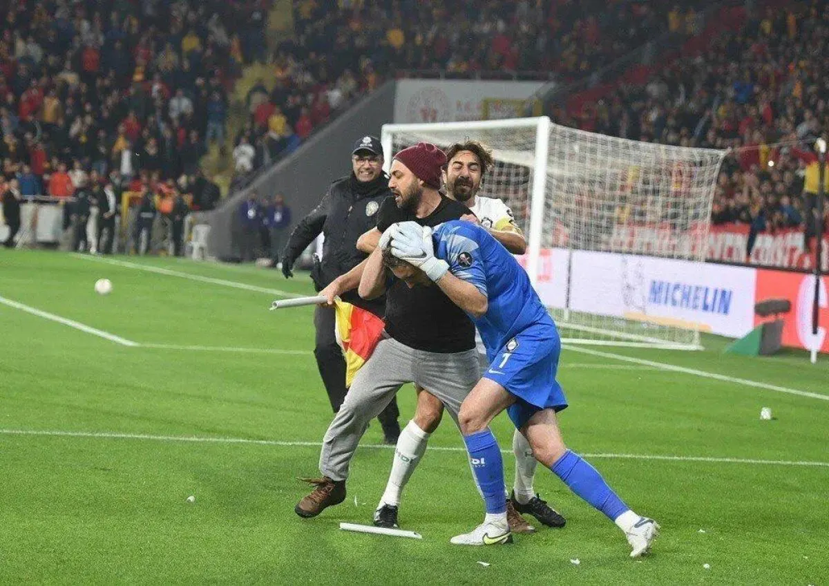 Ozan Evrim Özenç'e saldıran holigan tutuklandı
