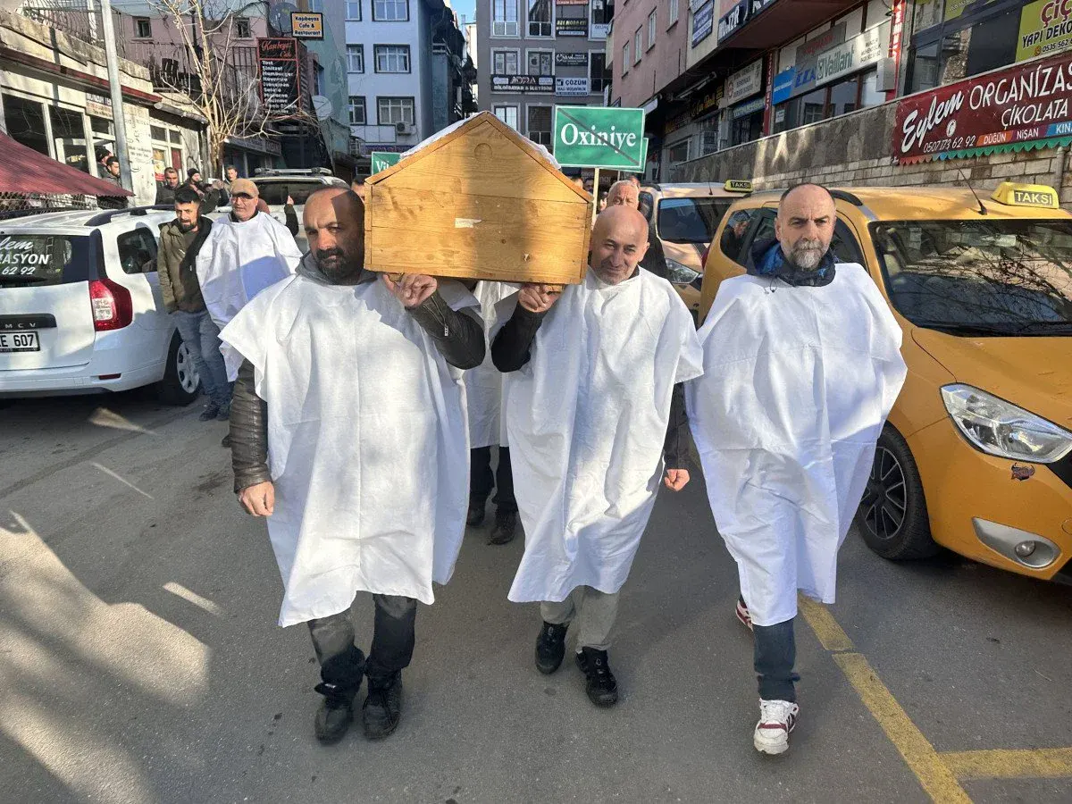 Tunceli'de kefenli tabutlu protesto