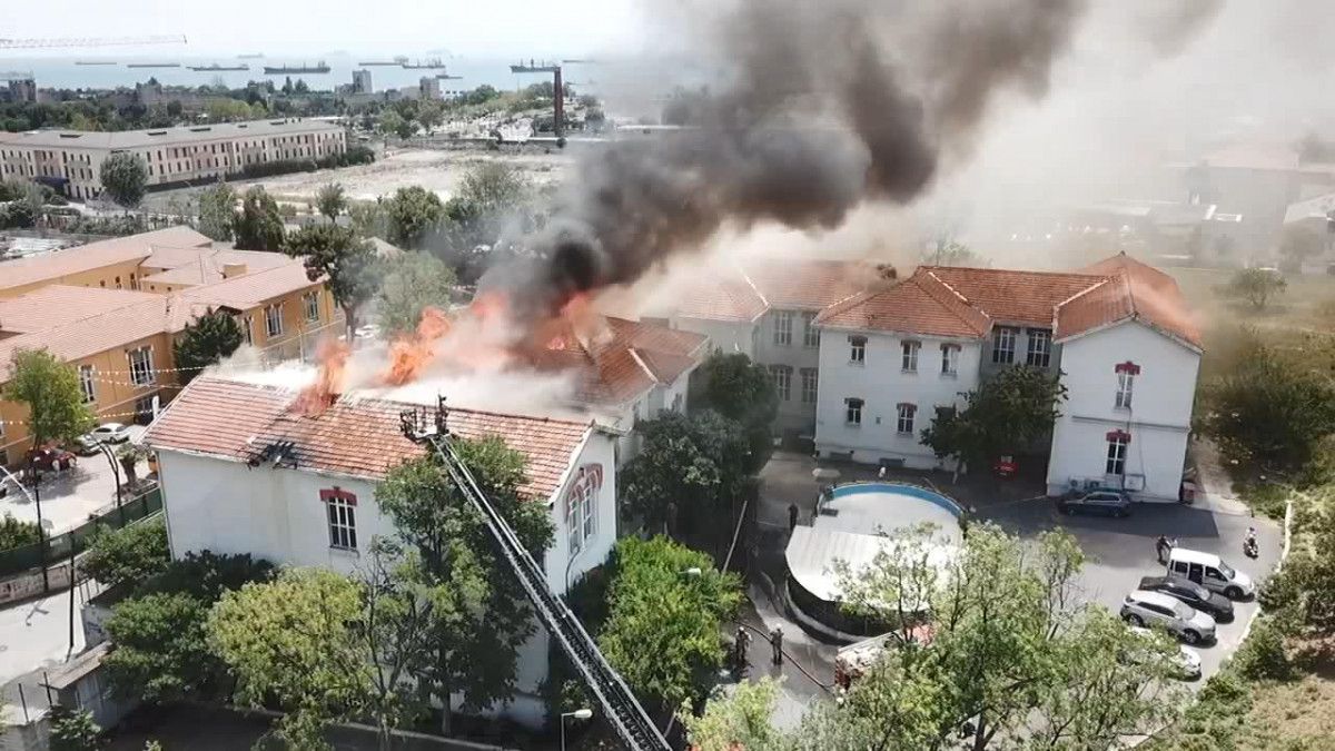 İstanbul'da Balıklı Rum Hastanesi'nde yangın çıktı