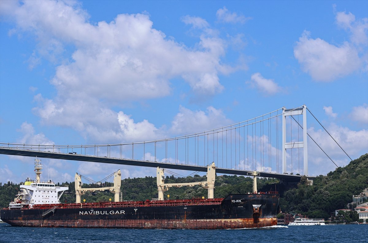 Ukrayna'dan gelen tahıl yüklü 2 gemi, İstanbul Boğazı'ndan geçti