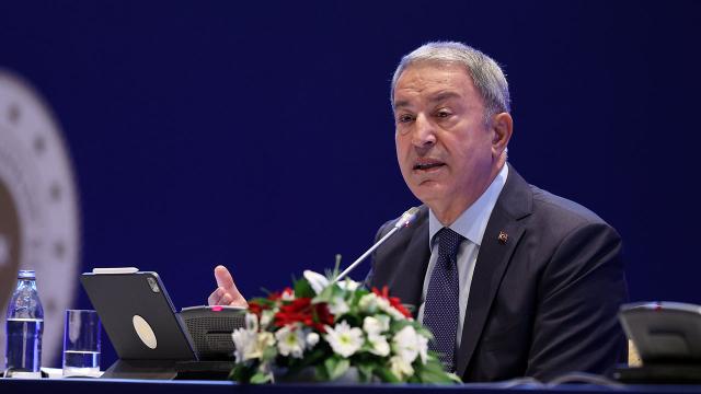 Bakan Akar: Biz işgal hareketi yapmıyoruz teröristle mücadele ediyoruz