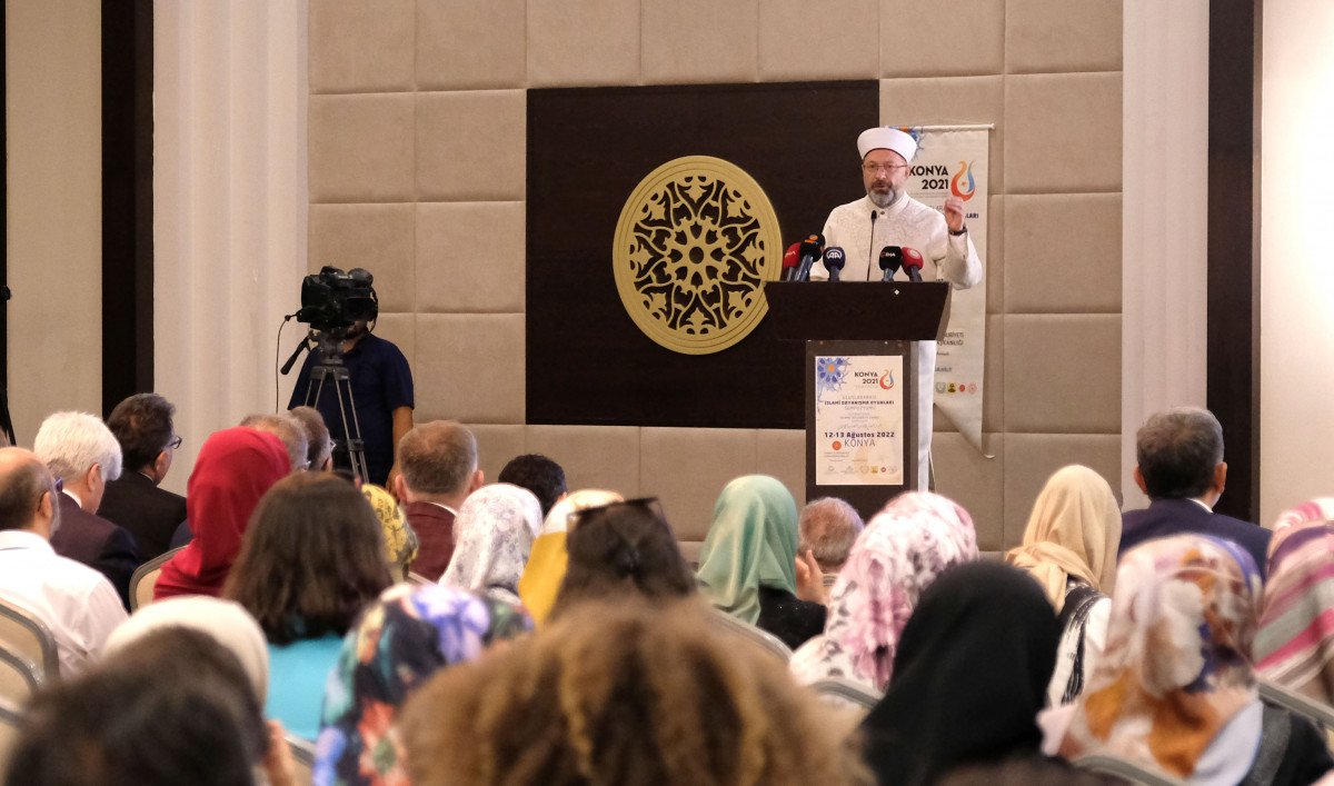 Ali Erbaş: Müslümanlar, imamesi kopan tespih taneleri gibi dağılmış