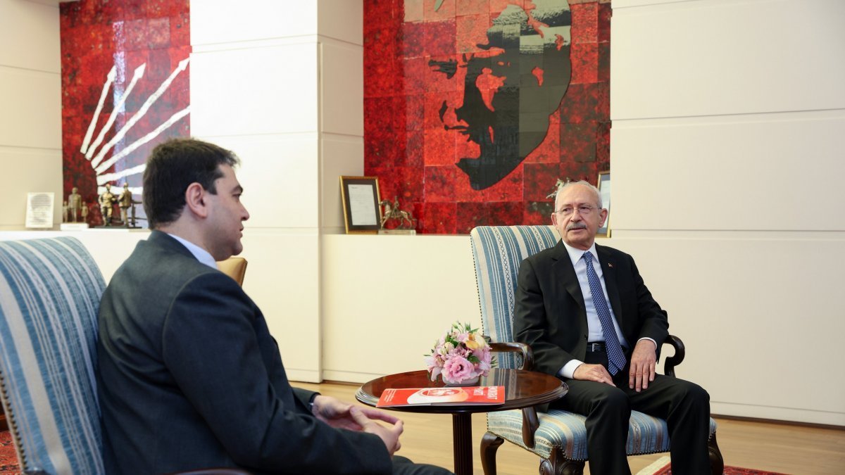  Gültekin Uysal, adaylık için Kemal Kılıçdaroğlu'nu işaret etti