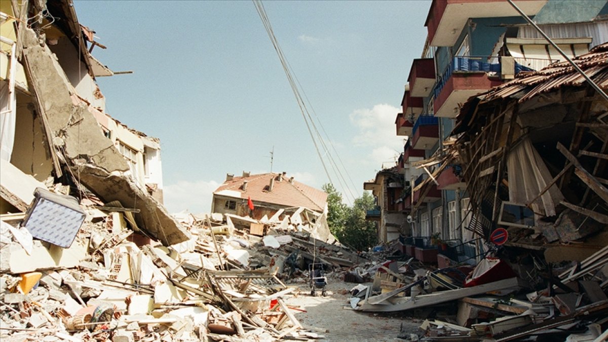  17 Ağustos Marmara Depremi'nin üzerinden 23 yıl geçti