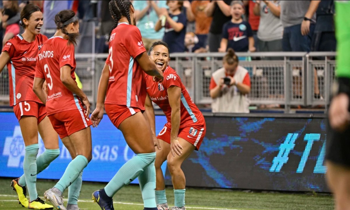 Kadın Futbolcu Maçta Twerk Yaptı