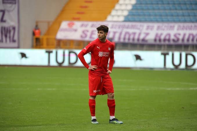 Kerem Atakan Kesgin resmen Beşiktaş'ta