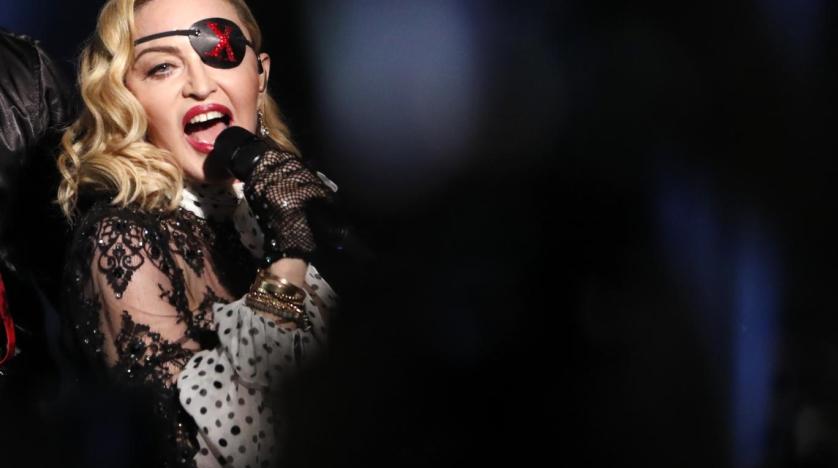 Madonna’nın klip çekimini polis bastı