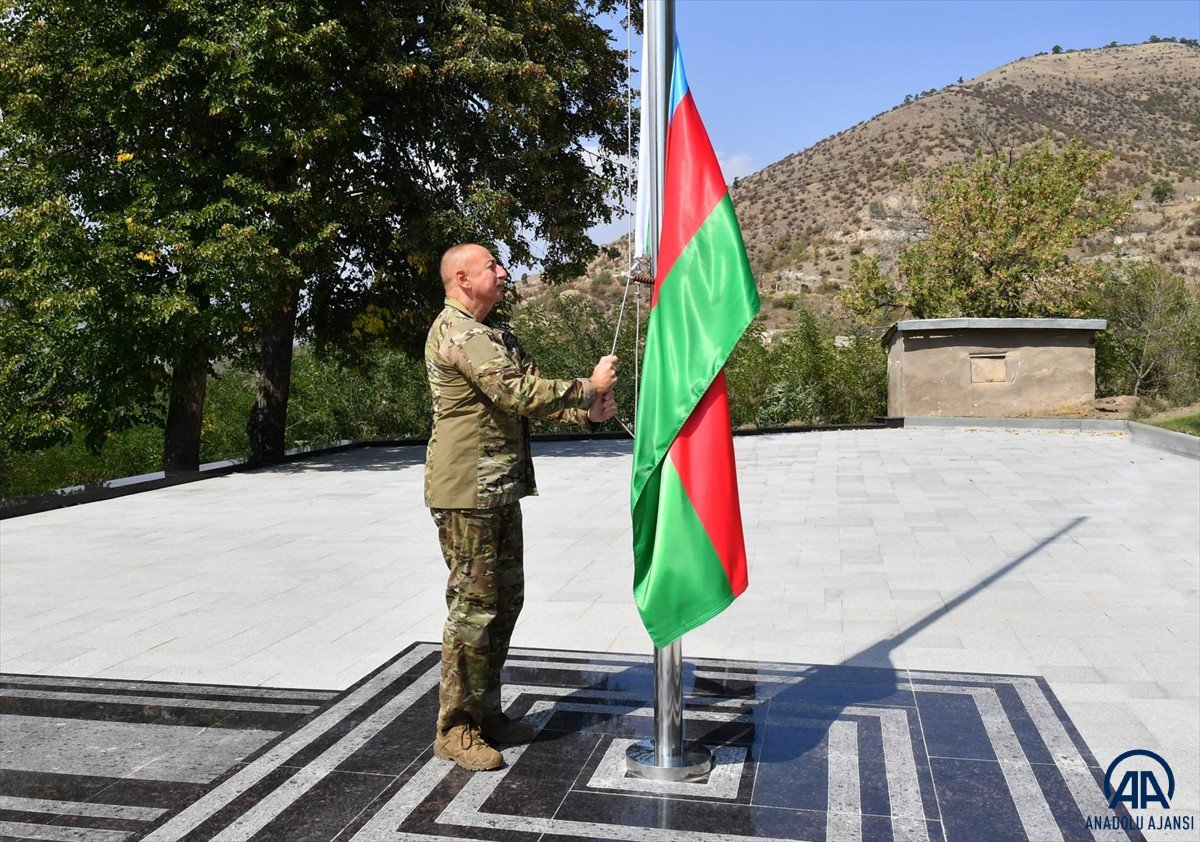 Azerbaycan Cumhurbaşkanı İlham Aliyev, işgalden kurtarılan Laçın'ı ziyaret etti