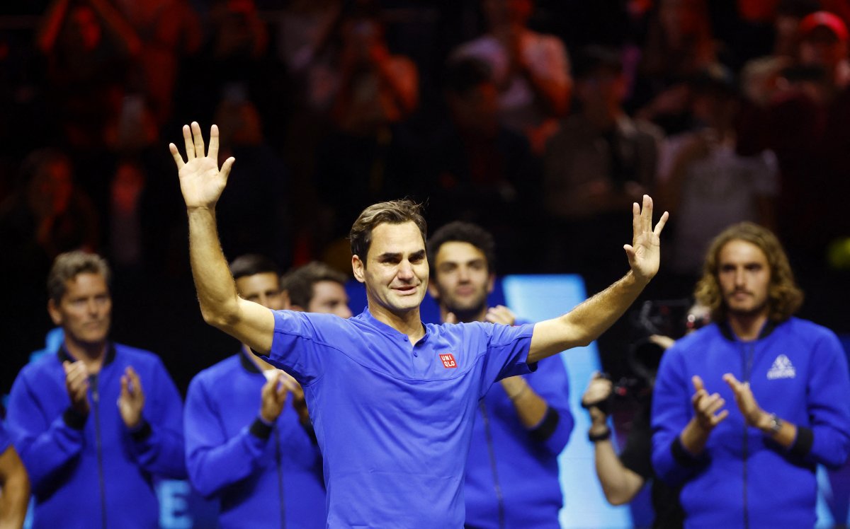 Roger Federer kortlara veda etti