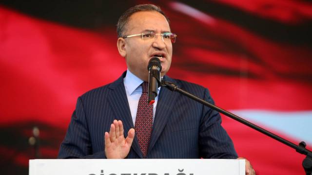 Başörtüsü için anayasa hazırlığı pazartesi Cumhurbaşkanı'na sunulacak