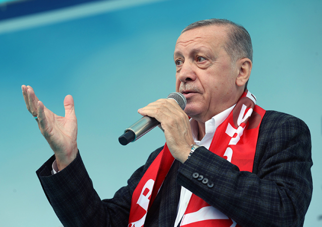 Erdoğan: Faiz indirmeye devam edeceğiz