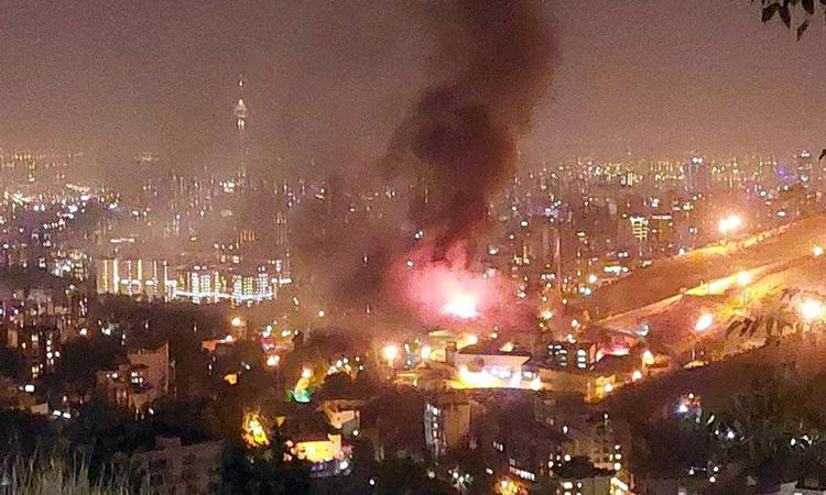 İran'da bir hapishanede yangın çıktı