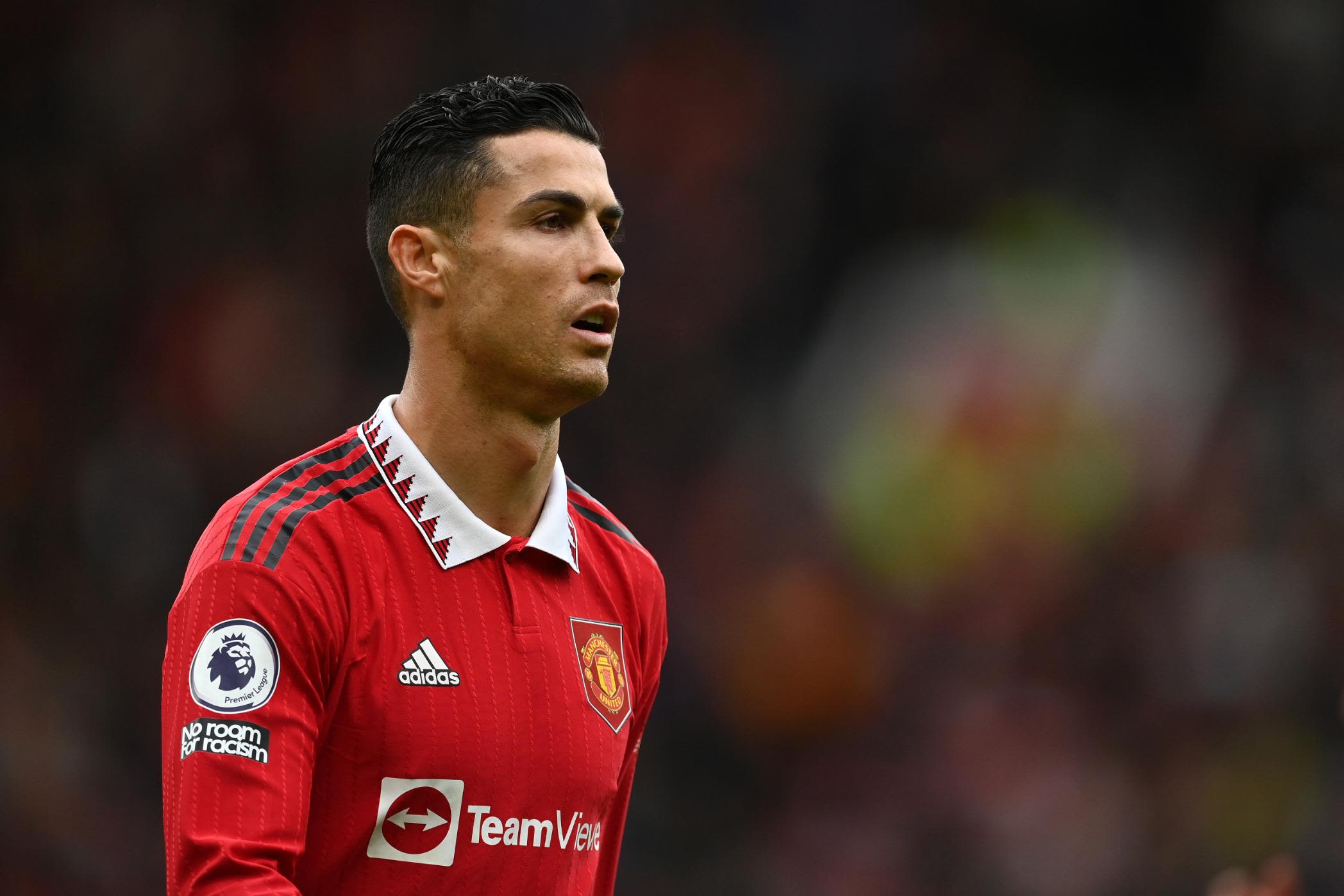 Cristiano Ronaldo'nun resmi Old Trafford'dan kaldırdı
