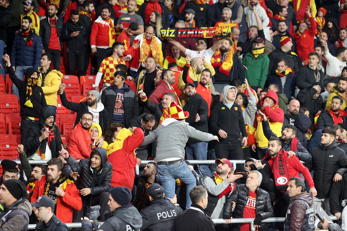 İzmir'de ortalık karıştı. YAZIKLAR OLSUN!