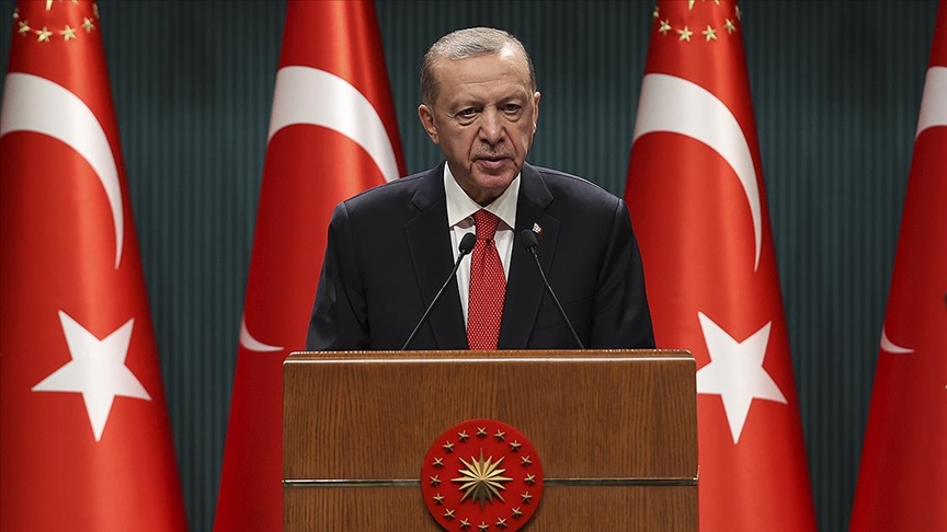  Cumhurbaşkanı Erdoğan: Kamuda 3 yılı dolmuş sözleşmeli personel hemen aday memurluğa geçiş yapabilecek