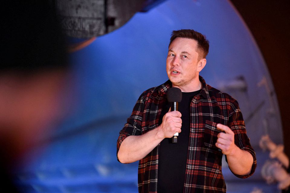 Elon Musk, Neuralink'in beyin çipinin 6 ay içinde insan denemelerine başlamasını bekliyor