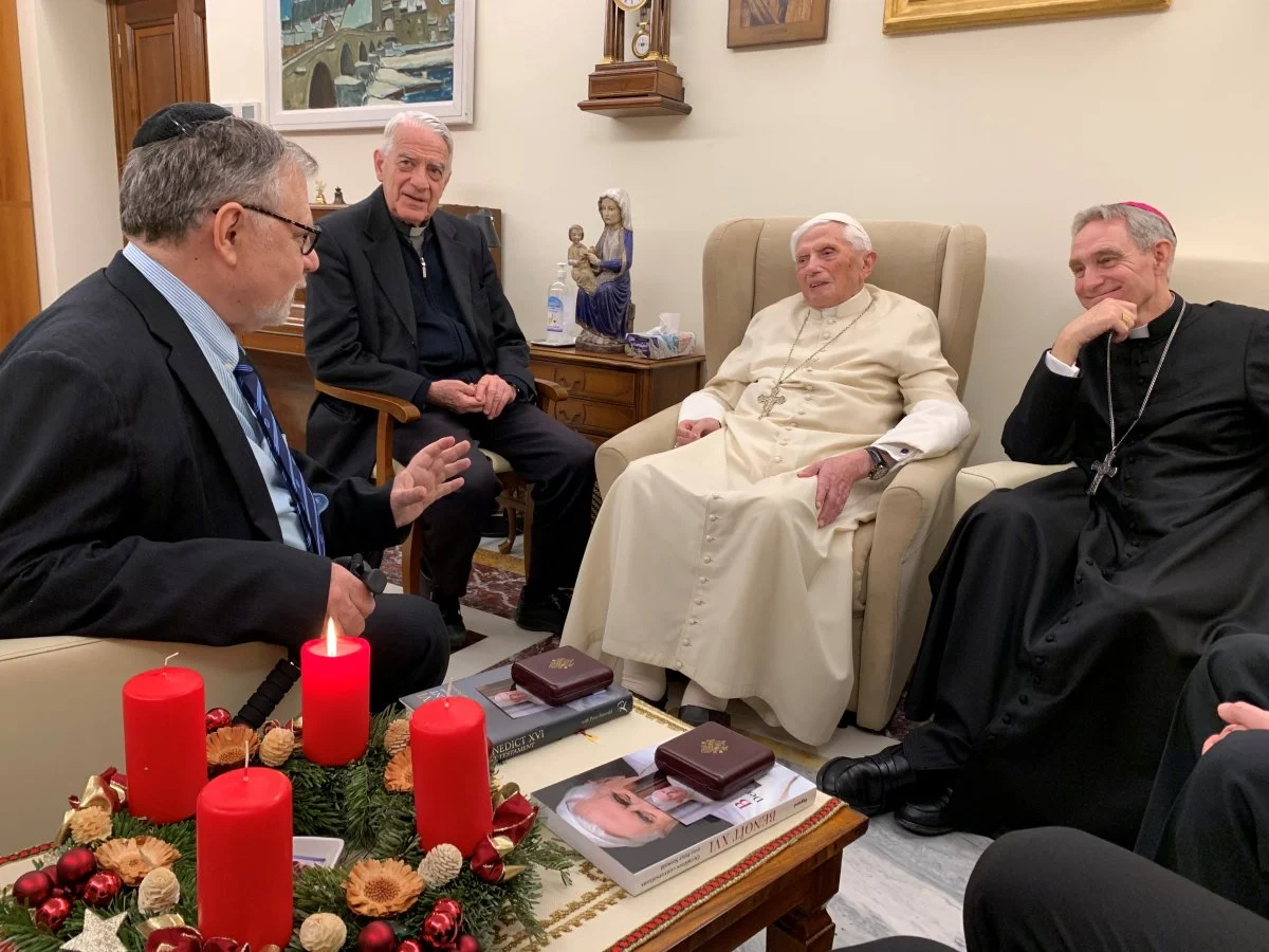 Vatikan: Eski Papa Benedict'in durumu ciddi