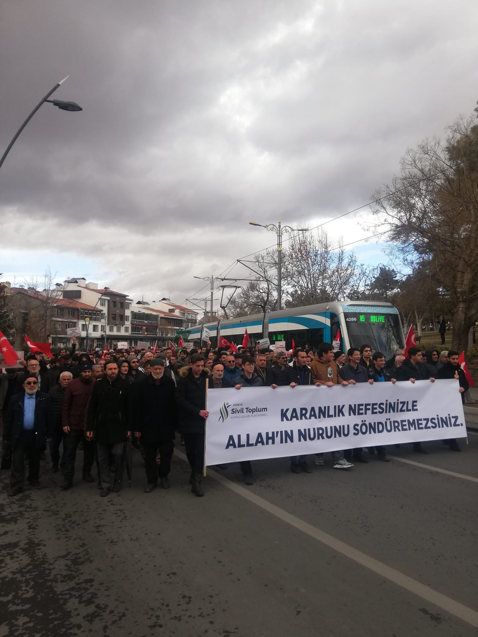 Konya'da Sivil Toplum Kuruluşları, İsveç’te Kuran'ı Kerime yapılan saldırıyı telin ettiler
