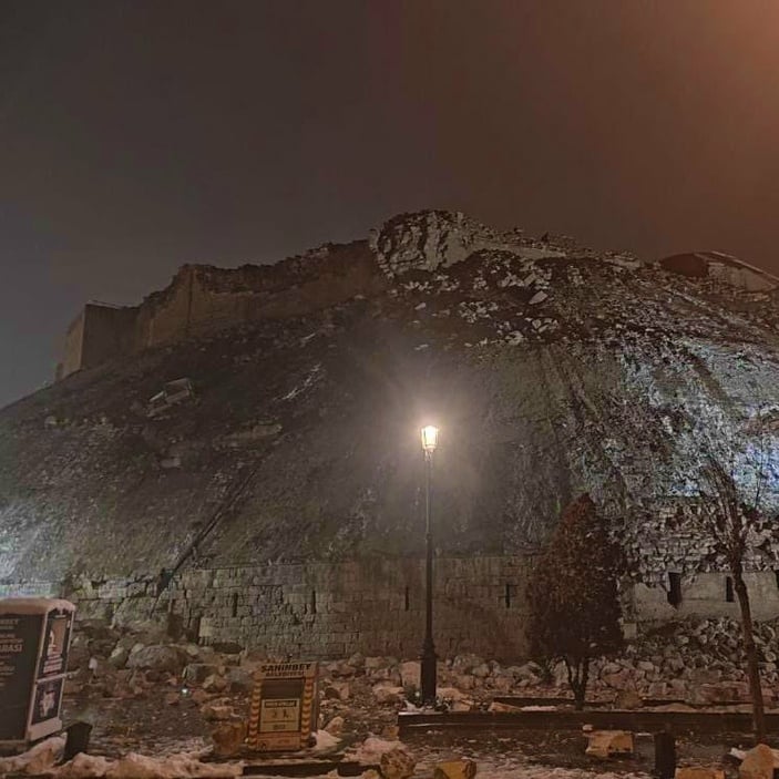 Son Dakika! Gaziantep Kalesi yıkıldı!