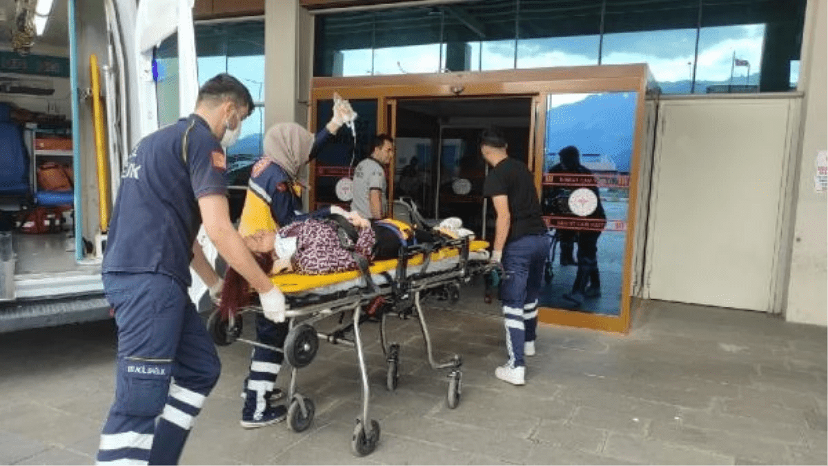 Konya'da binadan düşen genç kız ağır yaralandı
