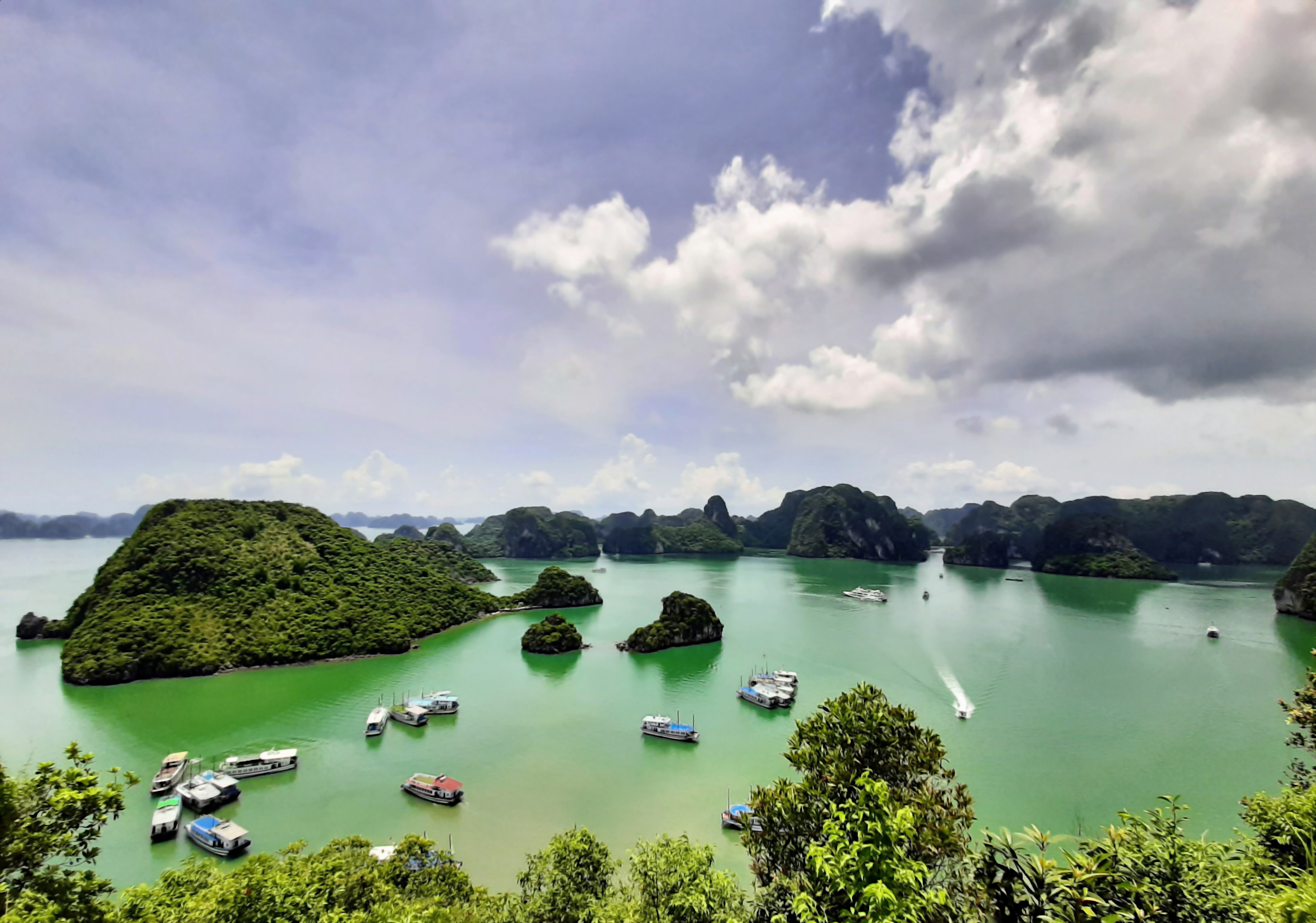 Ha Long Koyu - Vietnam'ın Doğal Bir Cenneti