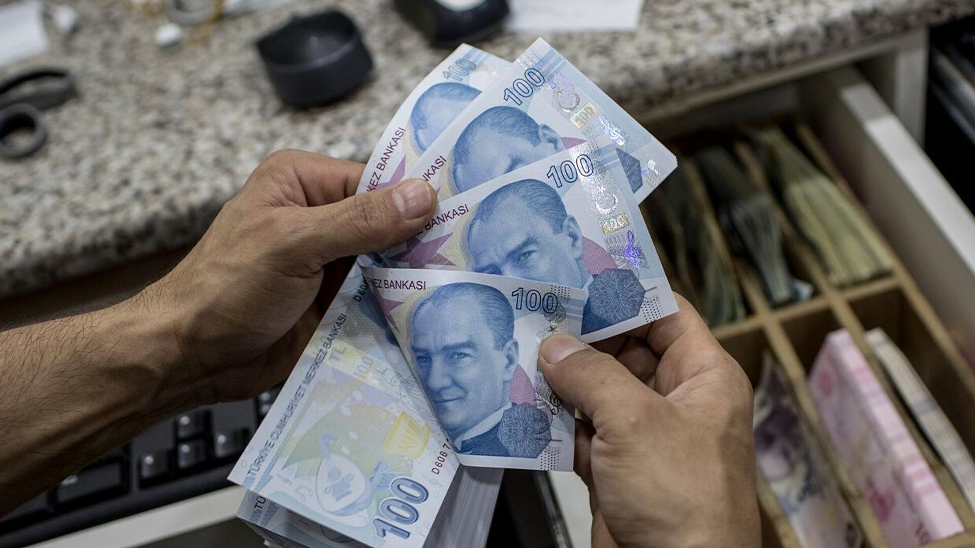Uzmanlar Konuştu! Tüm Tahminler Boşa, Asgari Ücret Zammı Enflasyonu Geçemeyecek! 