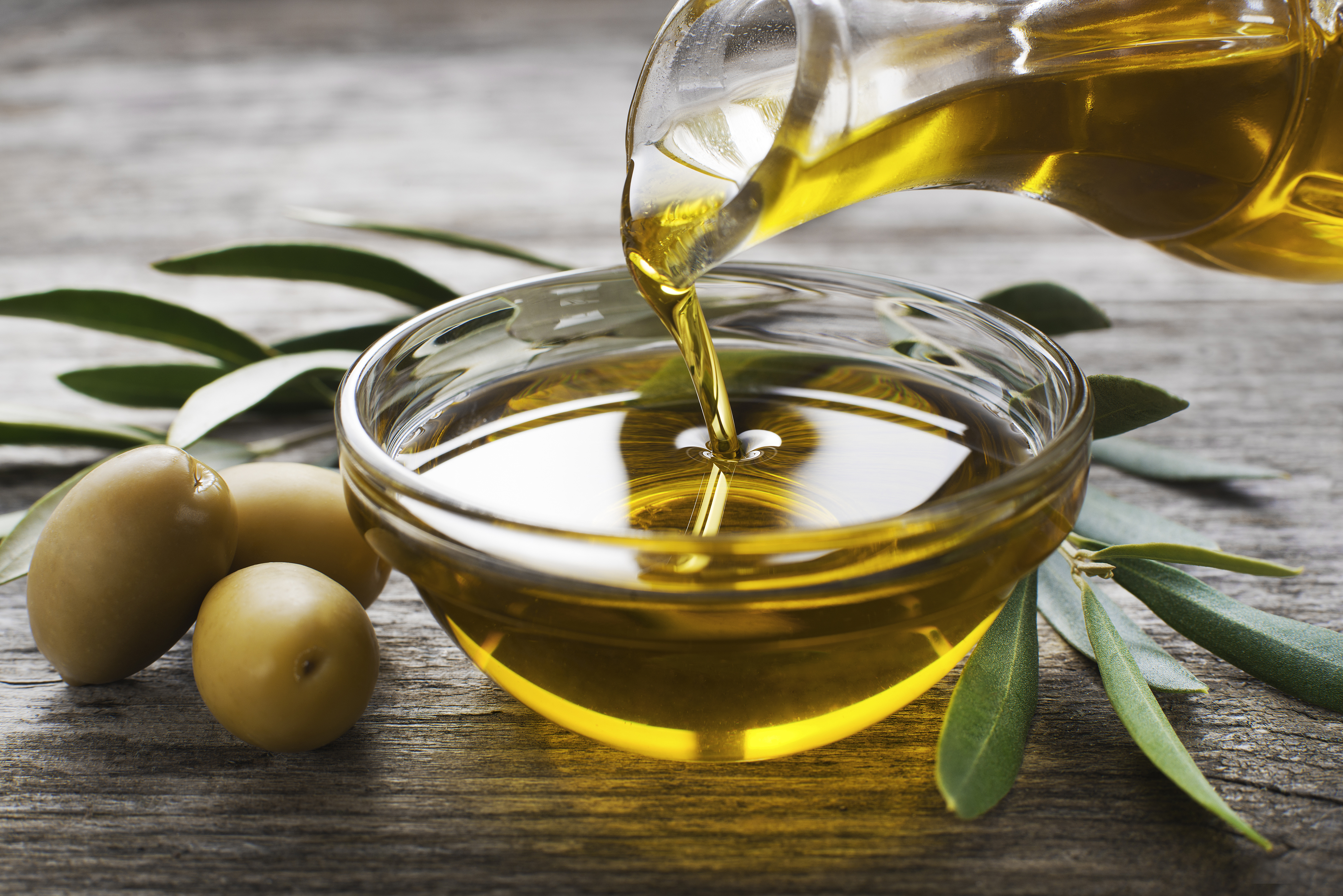 Zeytinyağının Cilde Faydaları Nelerdir? Zeytinyağının Cilde Zararı Var Mıdır? Zeytinyağı İçilir Mi?