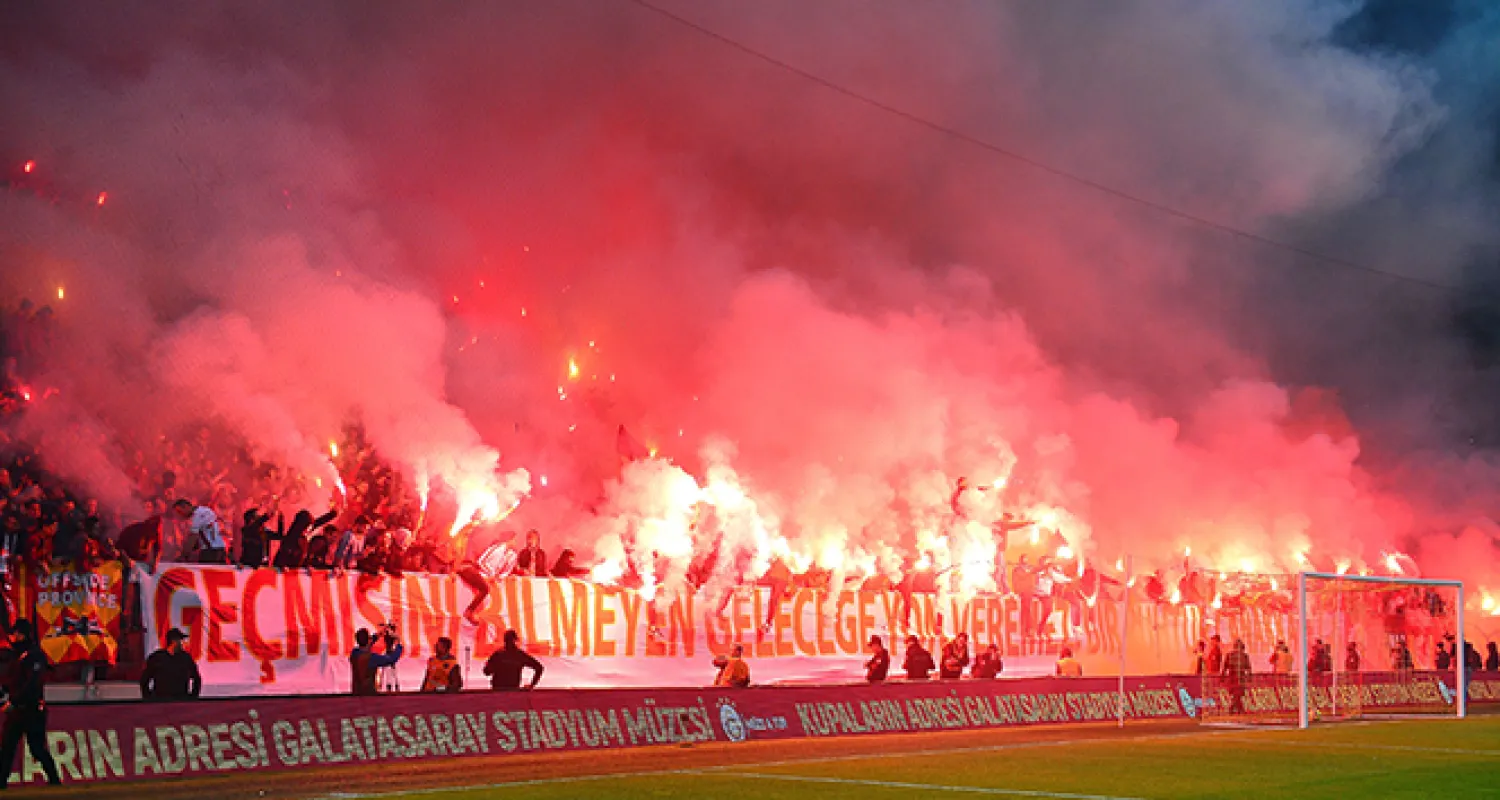 Galatasaray'a neden tribün kapatma cezası verildi? İşte detaylar...