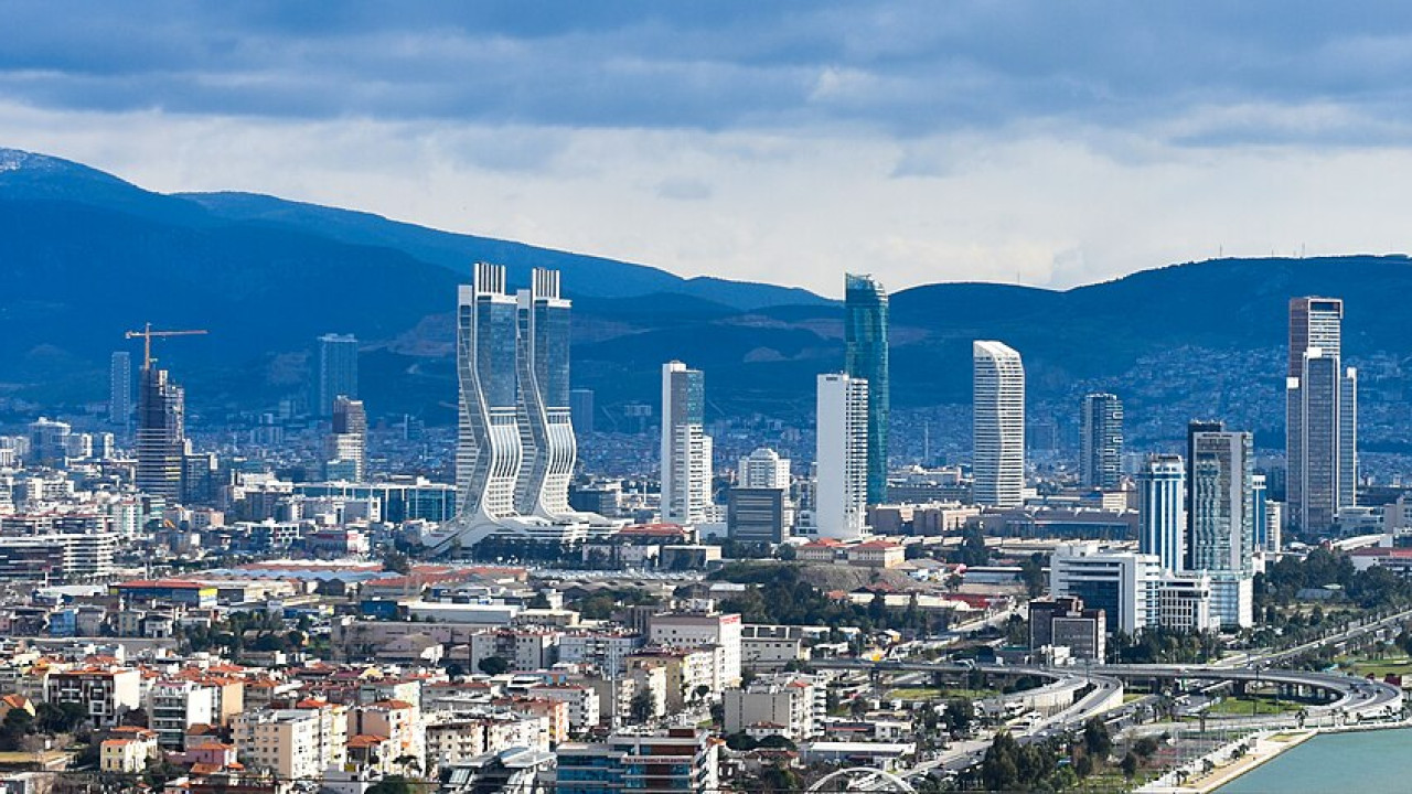 İzmir’in En Kalabalık İlçesi Neresidir?