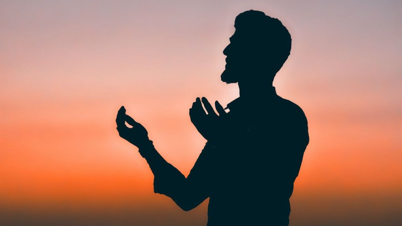 Birini Unutmak İçin Hangi Dua Okunur? Sevdiğini Unutmak, Kalbi Ferahlatmak ve İç Sıkıntısından Kurtulmak İçin Okunacak Dualar ile Esmalar

